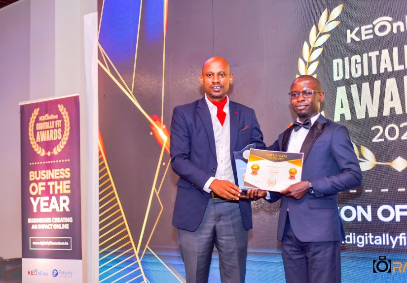 Journalist Enock Sikolia presents the Digitally Fit award to Joseph Kokumu