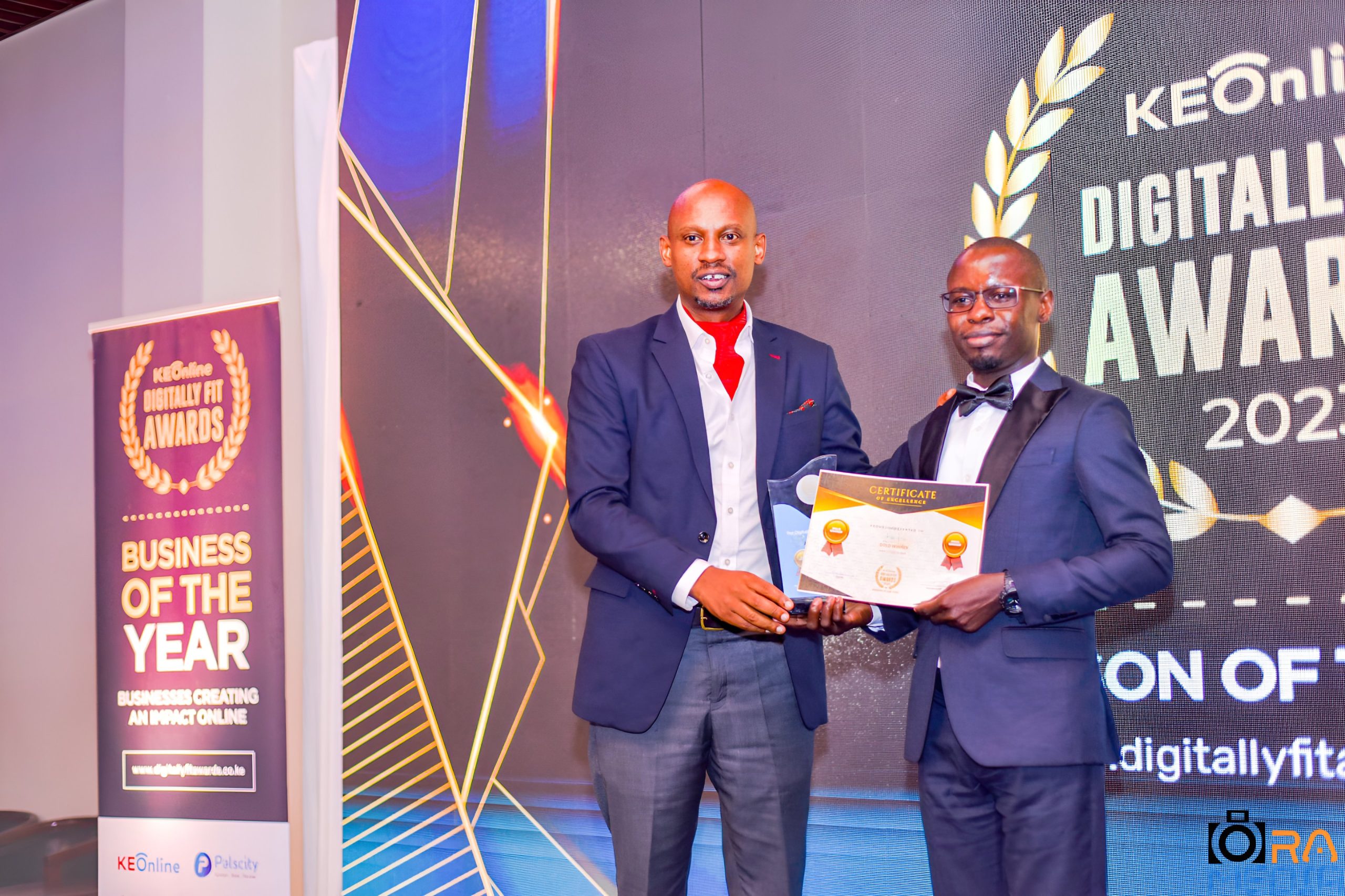Journalist Enock Sikolia presents the Digitally Fit award to Joseph Kokumu